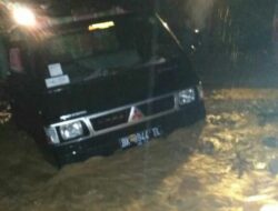 Jalan Lintas Atim- Galus Ditimbun Longsor, Lalulintas Lumpuh