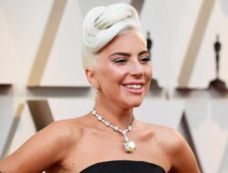 Lady Gaga Pakai Kalung Rp450 Miliar di Ajang Oscars, Berasa Miskin Banget!