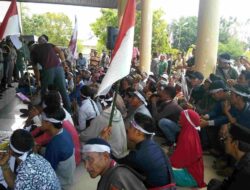 Tuding Pemkab Tidak Adil, Masyarakat Kuta Baharu Tuntut Pengaspalan Jalan