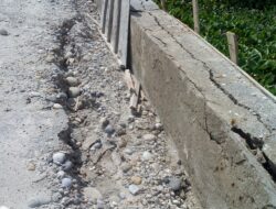 Baru Dikerjakan, Talud Bernilai Rp21 Miliar Sudah Retak dan Patah