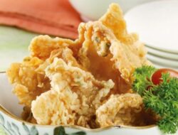 Doyan Makan Kulit Ayam? Awas Tiga Bahaya Ini Mengancam Kesehatanmu!