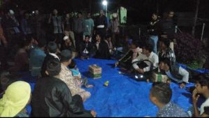 Ini Alasan Ratusan Warga ‘Nginap’ di Kawasan Tambang PT EMM