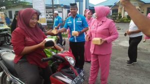 Ramadan Barokah, Sat Narkoba Polres Asahan Berbagi Takzil