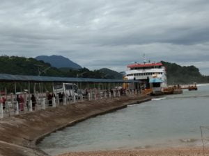 Gegara Cuaca Buruk KMP Teluk Putar Haluan Kembali Ke Dermaga Labuhanhaji