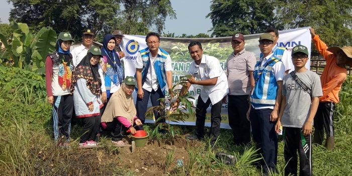 PT Jasa Marga  (Persero) Berikan Tanaman Produktif Kepada Kelurahan Besar