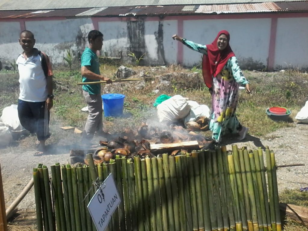 Di Acara Festival Pesona Acehselatan   PKK Sawang Tampilkan Lemang Dan Tape