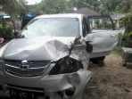 Elakkan Becak Mobil Avanza Masuk  Parit