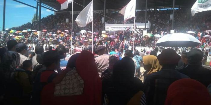 Ribuan Pasang Mata Padati Stadion Buntul Nege