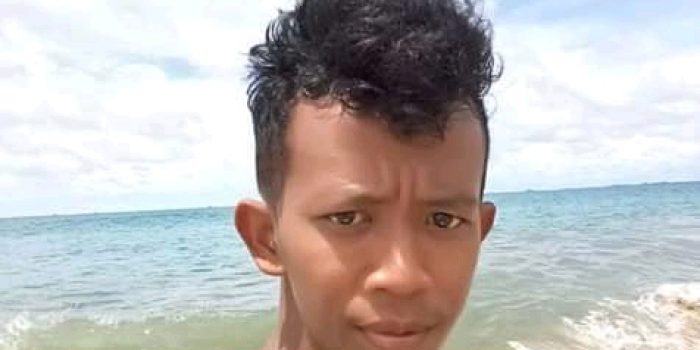 Warga Palembang Hilang Terseret Ombak Besar