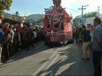 Puluhan Mobil Hias Bermotif Batak Ramaikan Jalanan Balige