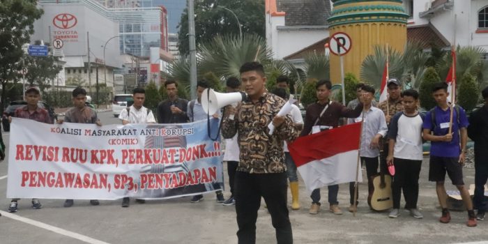 Dukung Revisi UU KPK, KoMik Gelar Aksi Dramatikal
