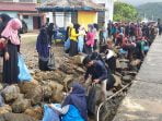 Lintas  Komunitas Gelar Aksi bersih Bersih Di Area Wisata Kota Tapaktuan