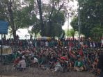 Aksi Tolak RUU KPK Pecah di Medan  Mahasiswa Paksa DPRD Naik-Turun dari Angkot