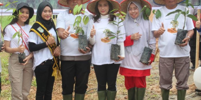 Polres Asahan Tanam 12 Ribu Bibit Pohon di Bantaran Sungai Sei Silo