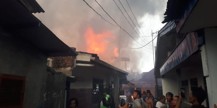Dikabarkan 49 Rumah Terbakar di Jalan Sentosa Lama