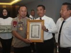 Polres Langsa Terima Piagam Penghargaan Dalam Layanan SKCK