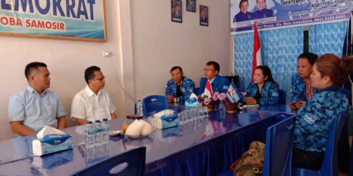 Tantang Incumbent, Pasangan Simson-Tota Datangi DPC Demokrat Tobasa