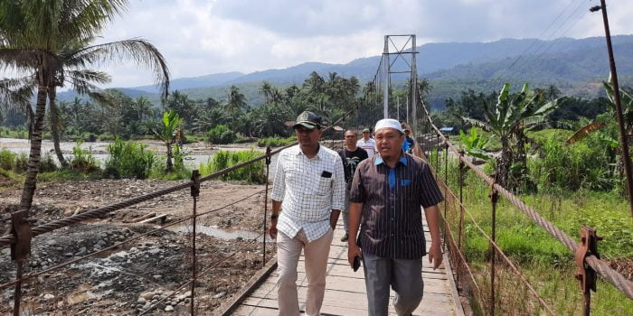 Komisi C DPRD Palas Pantau Proyek Jembatan Penghubung 5 Desa di Ulu Barumun