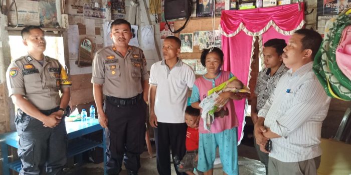 Prihatin, Kapolres Nias Santuni Balita Penderita Gizi Buruk
