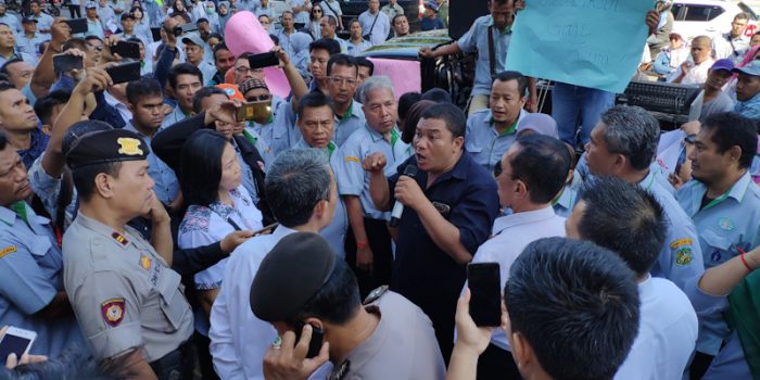 Karyawan PD Pasar dan Bank Mandiri Nyaris Bentrok