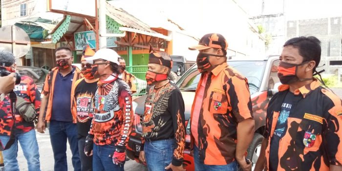 Cegah Penyebaran Covid-19, Ranting PP Bingai Bagikan 300 Masker