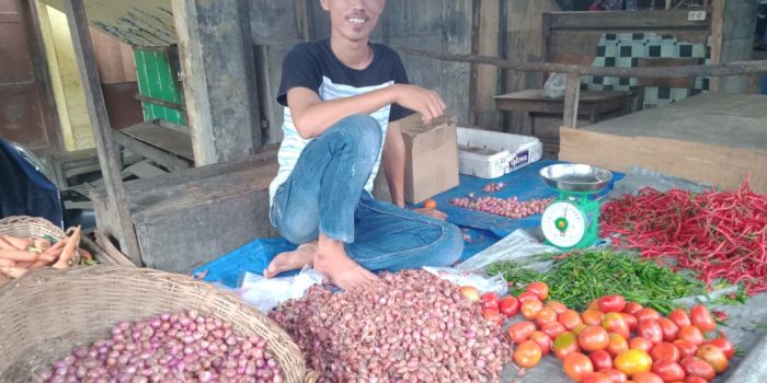 Dampak Covid-19 , Pembeli di Pasar Inpres Tapaktuan Sepi