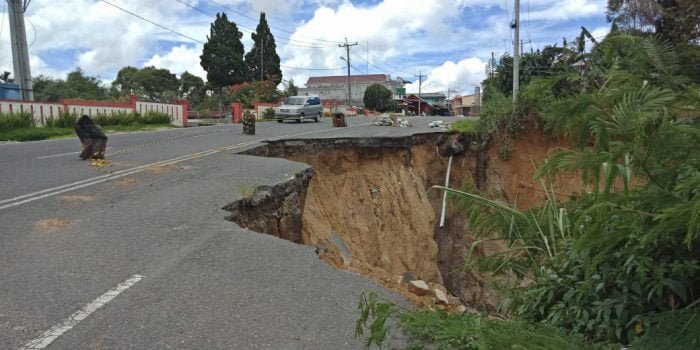 Delpin Barus, Gubsu Tak Perduli Jalan Longsor di Simalungun