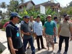 Kadis Pengairan Aceh Tinjau Pantai Terkena Abrasi di Aceh Selatan