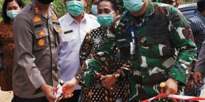 Bupati Karo, Ketua DPRD, Kapolres dan Dandim 0205/TK Gunting Pita Bersama di Desa Simolap