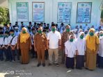 Anggota DPRD Palas Bagikan Masker Ke Sekolah