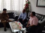 Kades Batahan I dan Penasehat Hukum Masyarakat  Bertemu  Kabid Transmigrasi Disnaker Sumut