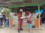 Manajamen PMKS PT GLP Bagikan Sembako ke Masyarakat Sekitar