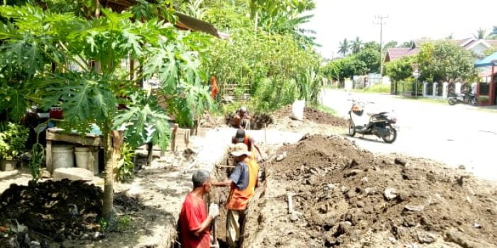 Pekerjaan Revitalisasi Drainase Padat Karya Rekrut Pekerja Daerah