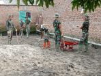 Warga Ikut Bantu Satgas Bawa Material, Bukti Kebersamaan Terjalin dengan Baik
