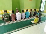 Babinsa Kodim 0201/BS, Sholat Bersama Warga Tanah Enam Ratus