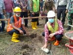 Wakil Walikota Langsa Melakukan Peletakan Batu Pertama Pembangunan Rumah Terasi Modern