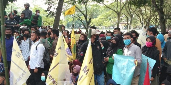 Seribu Mahasiswa Demo di Gedung DPRD Langkat Tolak UU Cipta Kerja