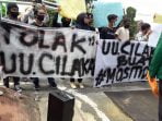 Tolak UU Cipta Kerja, Puluhan Massa Demo di DPRD Tebingtinggi