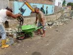 Kekompakan Warga Dalam Pembersihan Sampah Pinggiran Sungai Merah Bekas TMMD Ke 109 Kodim 0201/BS