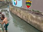 Peduli Kebersihan Sungai Merah Karya TMMD Yang Di Lakukan Pemuda Kelurahan Tanah 600