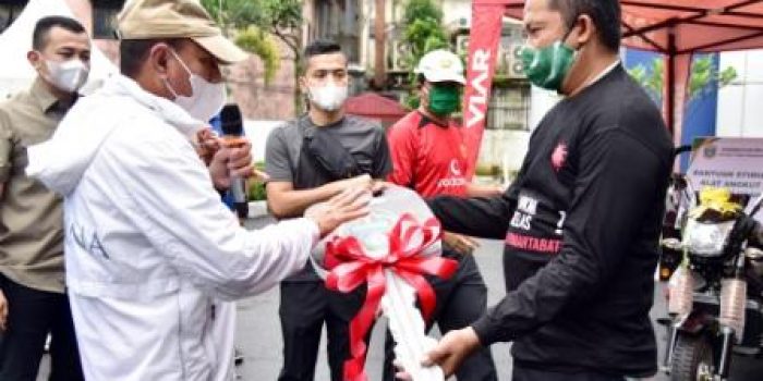 Edy Rahmayadi Serahkan Bantuan Stimulus Ekonomi kepada UMKM dan Usaha Tani