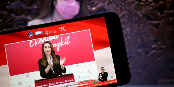 Merokok Meningkatkan Risiko Penularan COVID-19