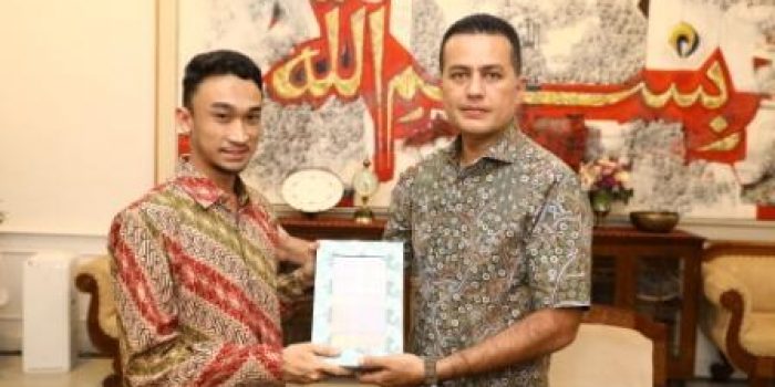 Pererat Silaturahmi, Sultan Deli XIV Hadiahi Wagub Sumut Kain Warisan