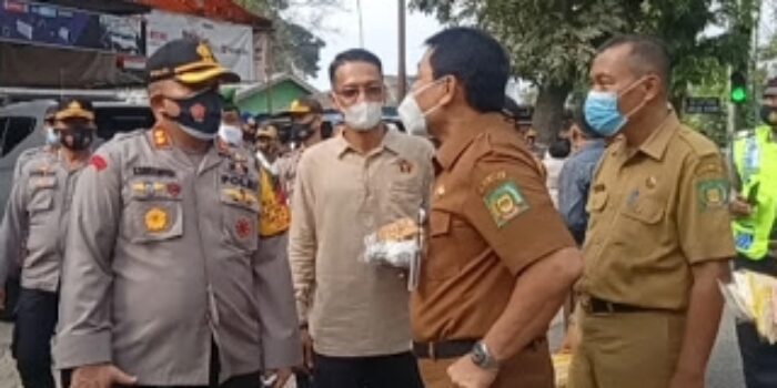 Peringati HPN, Ketua PWI Langkat Bagikan Masker