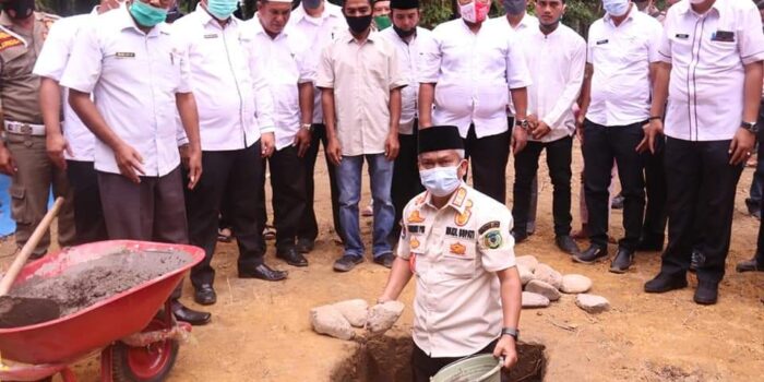 Wabup Palas Letakkan Batu Pertama Pembangunan Masjid An Nur Desa Banua Tonga
