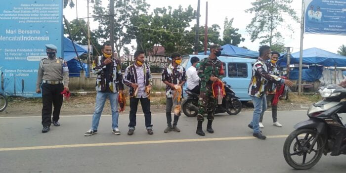 Dukung Pemkab Palas Cegah Covid-19, PAC IPK Barumun Bagi Masker ke Masyarakat