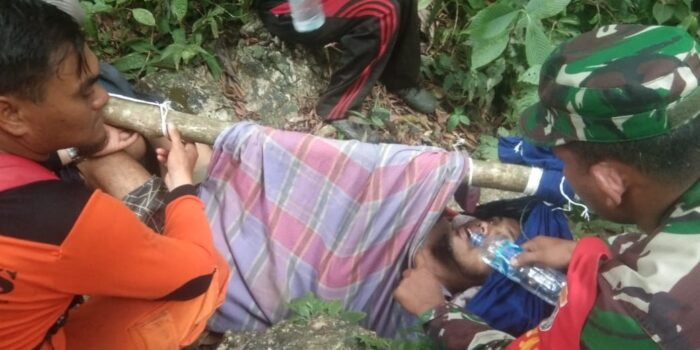 Tim Gabungan TNI-Polri dan SAR Berhasil Evakuasi Warga yang Jatuh ke Jurang Simpang Jernih