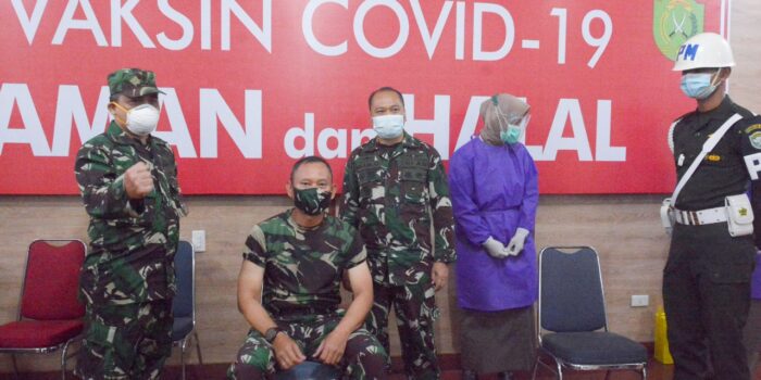 Danrem dan Ratusan Prajurit TNI Divaksin Covid-19