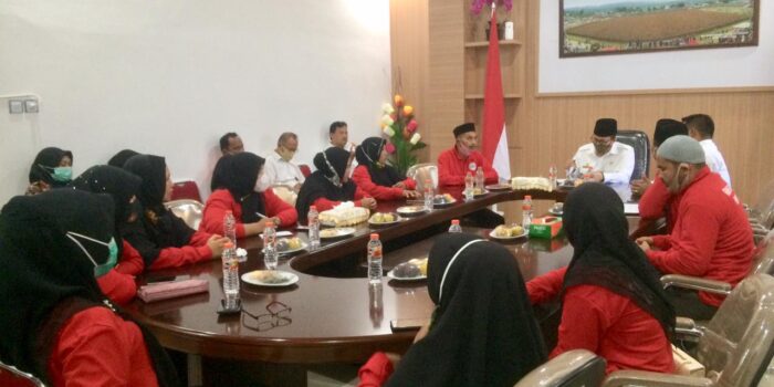 Bupati Janji Perjuangkan Nasib Guru Honorer Gayo Lues