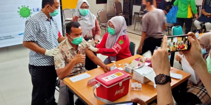 Jaksa dan Pegawai Kejari Labuhanbatu Divaksin Covid-19